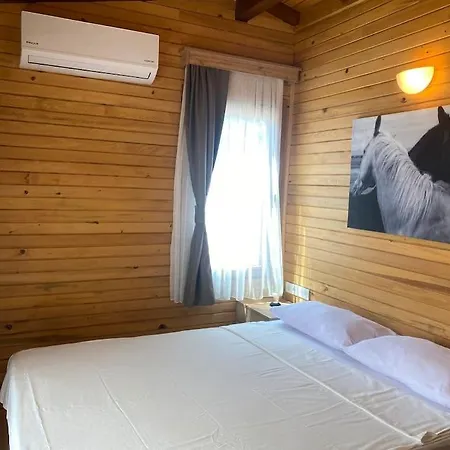 Yaliciftlikde Dogayla Ic Ice Tatil Chalet Bodrum